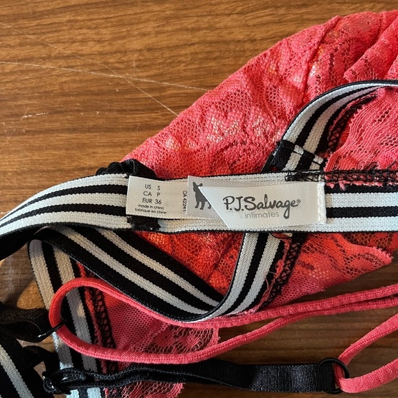 NWOT PJ Salvage Pink Lace Bra Front Clasp Size Small - Picture 3 of 3